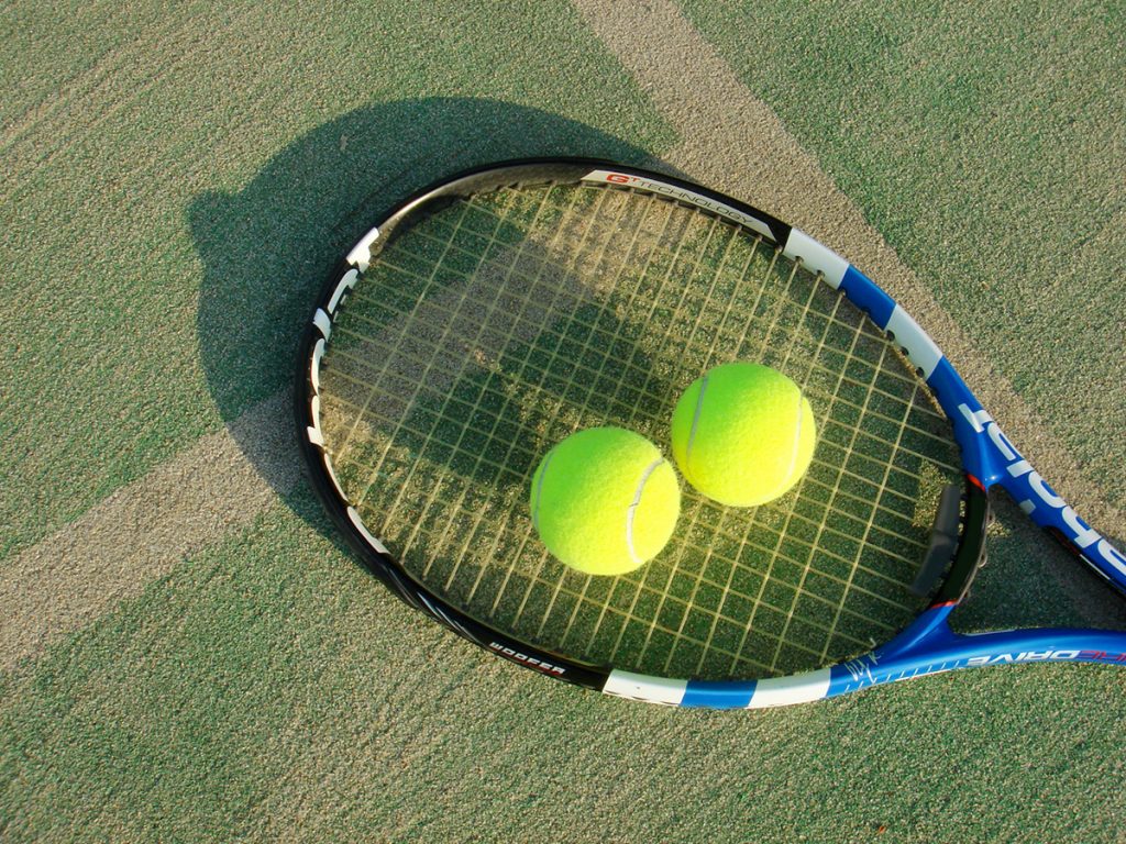 テニスは趣味の王道！社会人から始めても生涯楽しめるテニスの始め方