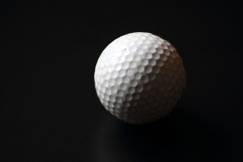ゴルフボールの選び方を目的別に解説 種類 構造 飛距離 ビギナーズ