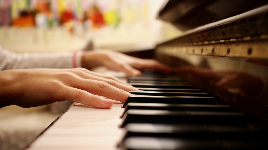 ピアノ初心者のための効率のよい練習法｜大人でも早く上達するコツは？ | ビギナーズ