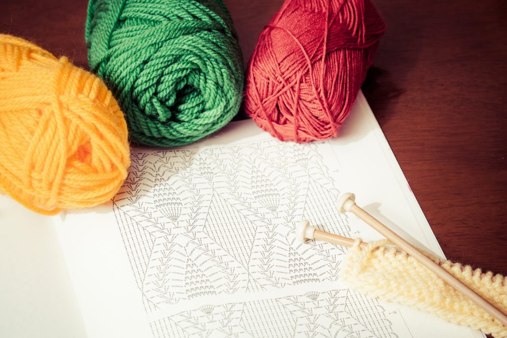 冬到来～編み物はじめよう！初心者でも簡単にできる作品と道具選びのコツ | ビギナーズ