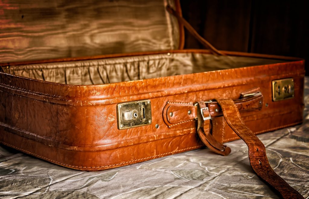 使わない時のスーツケースの悩みを解決! 7つのアイディア