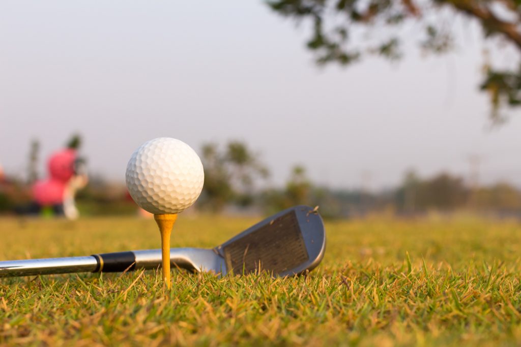 ゴルフでターフを取る6つのコツ｜ダウンブローとスイングの注意点