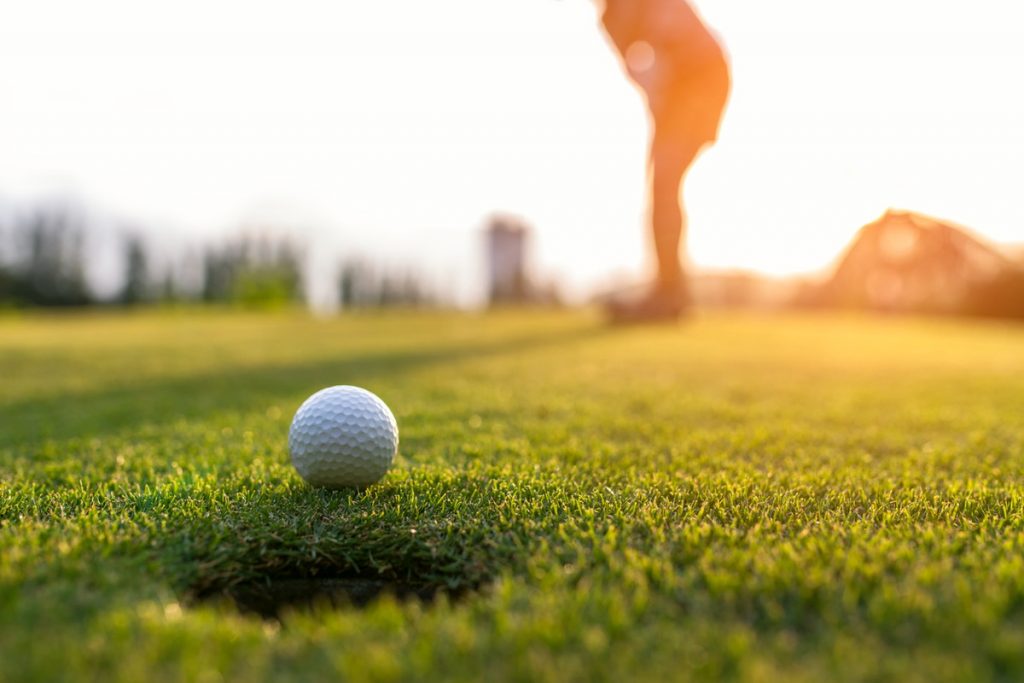 ゴルフで飛距離を伸ばすには ゴルフクラブの特徴や練習方法を解説 ビギナーズ