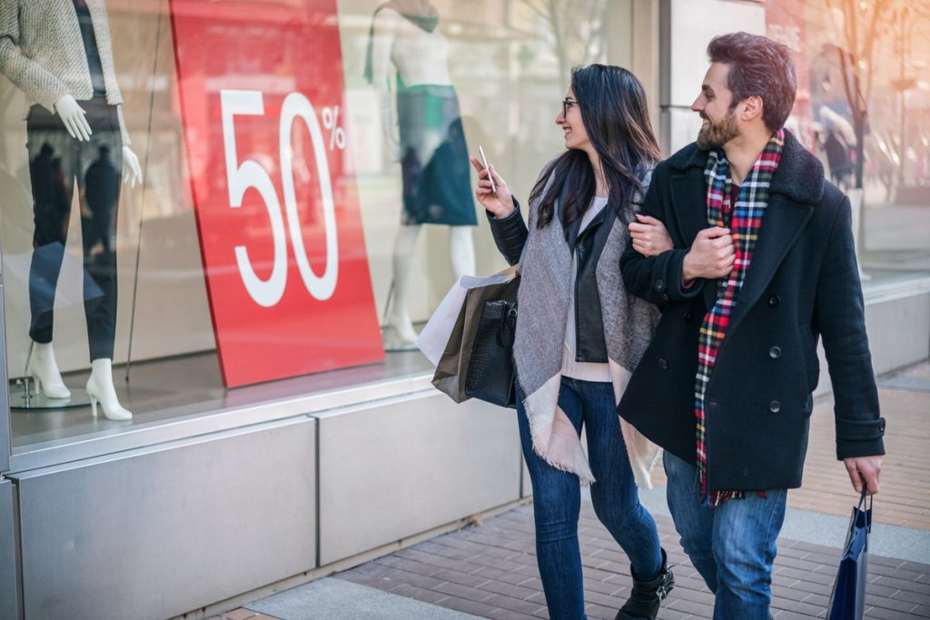 ブラックフライデーとサイバーマンデーの違いとは 日程や由来 開催店舗を解説 ビギナーズ