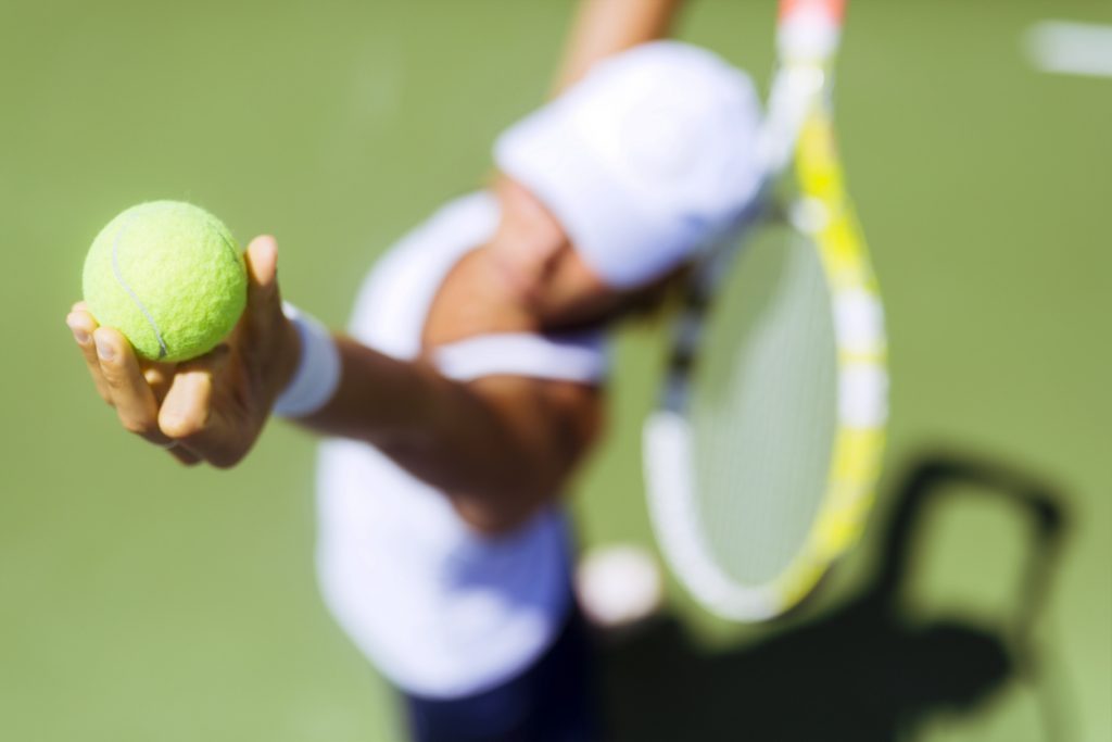 テニスのサーブを上手に打つために！知識を学び練習して上達するコツ | ビギナーズ