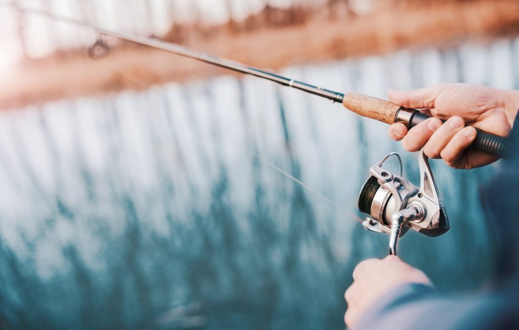 川釣りの始め方｜釣れる魚と初心者向けの釣り方・揃えるべき道具解説