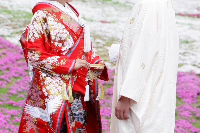 着物で結婚式に参列するときの注意点は 和装のマナー 選び方 おすすめレンタル着物を紹介 ビギナーズ 着物で結婚式に参列するときの注意点は 和装のマナー 選び方 おすすめレンタル着物を紹介 ビギナーズ
