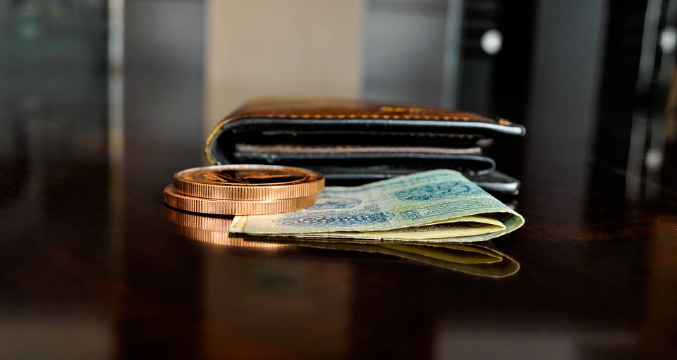 海外旅行におすすめの財布10選｜使いやすくて安全な財布の特徴は
