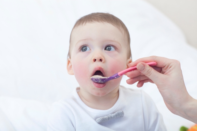 幼児食はいつから？幼児食の基本・NG食材・時短の便利グッズもご紹介