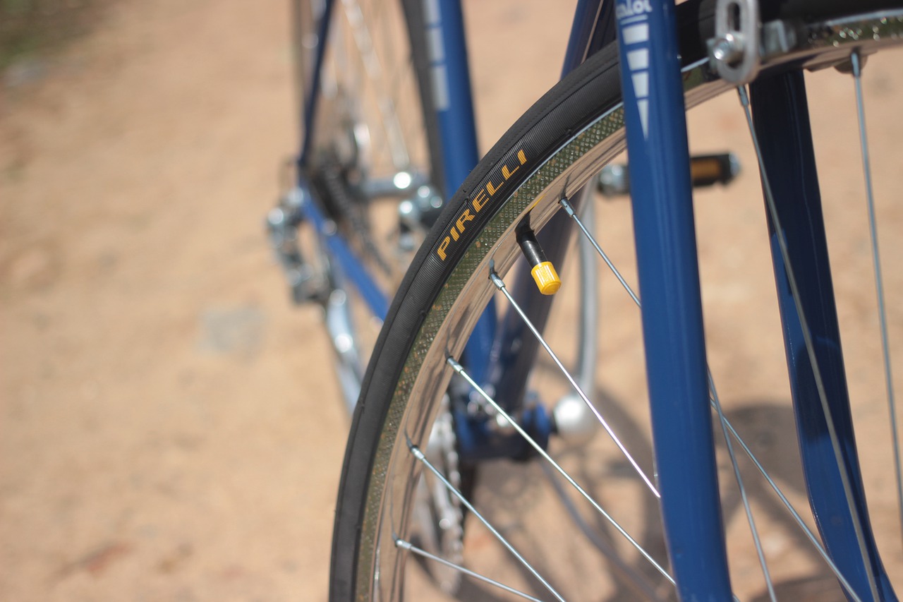 国内正規品 自転車タイヤ 700 x 23 c 固体タイヤ ロード マウンテン バイク サイクリングの ための 固定ギア 3色