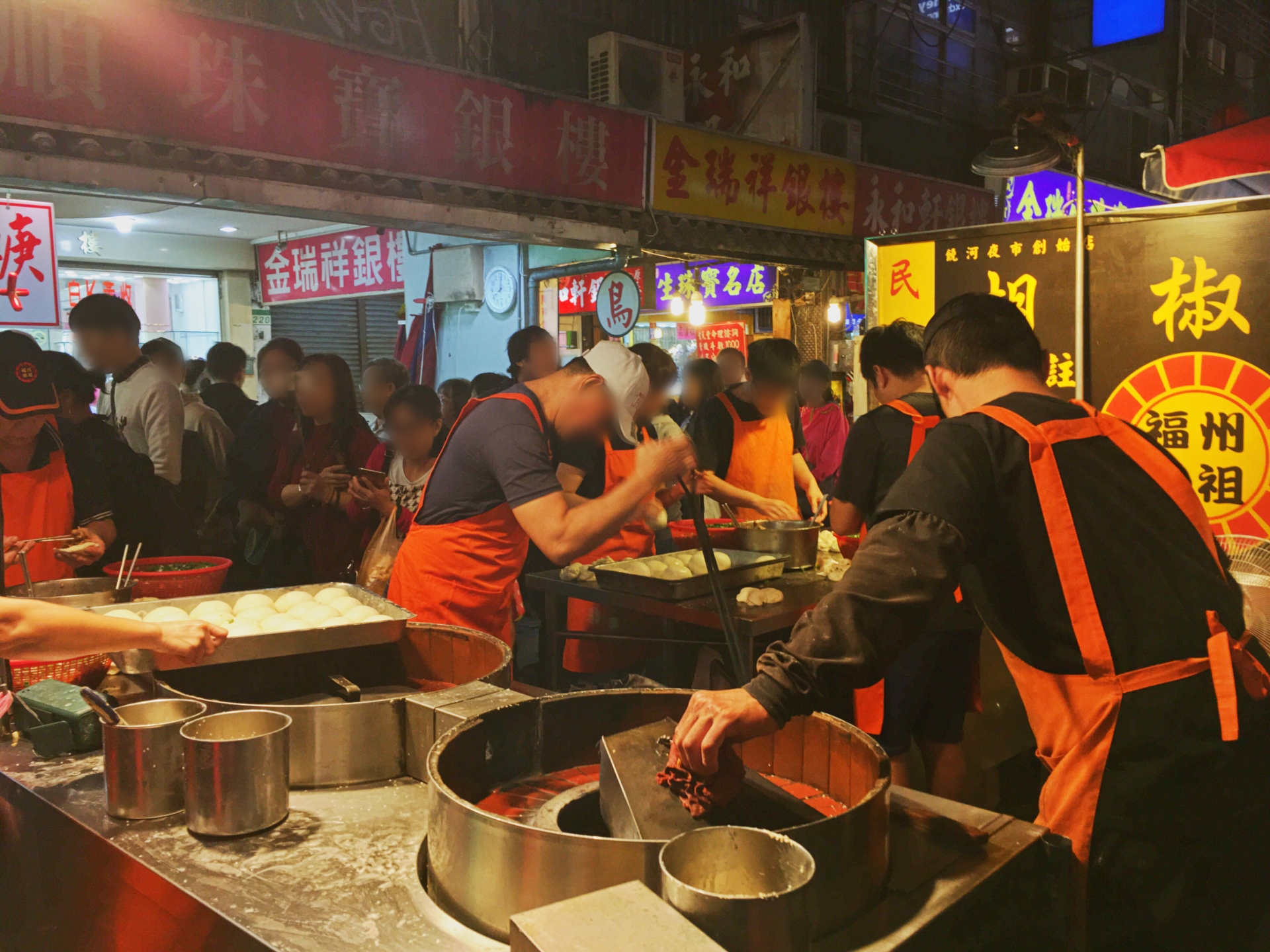 饒河街観光夜市の特徴とおすすめ屋台