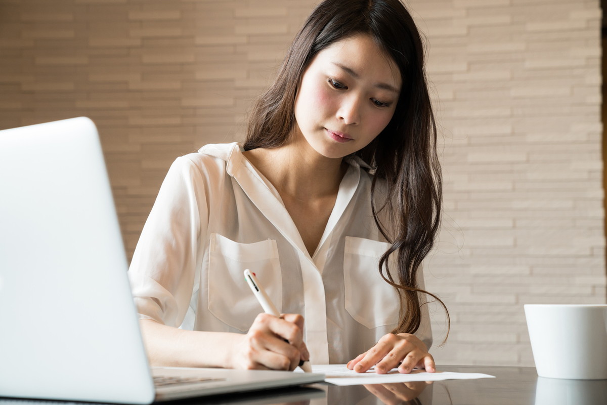 社会人こそ英語の勉強を おすすめ習得法 便利なアプリや書籍を紹介 ビギナーズ 社会人こそ英語の勉強を おすすめ習得法 便利なアプリや書籍を紹介 ビギナーズ