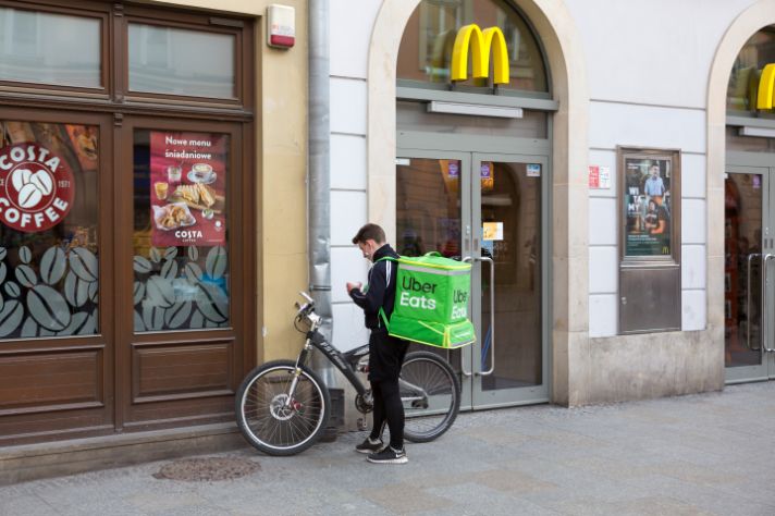 Uber Eats は高い？その理由やお得に注文する方法も解説  ビギナーズ