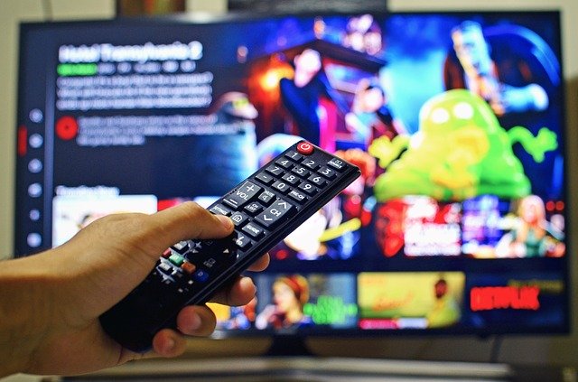 動画配信サービスをテレビで観る方法｜デバイスの特徴やメリット・デメリット