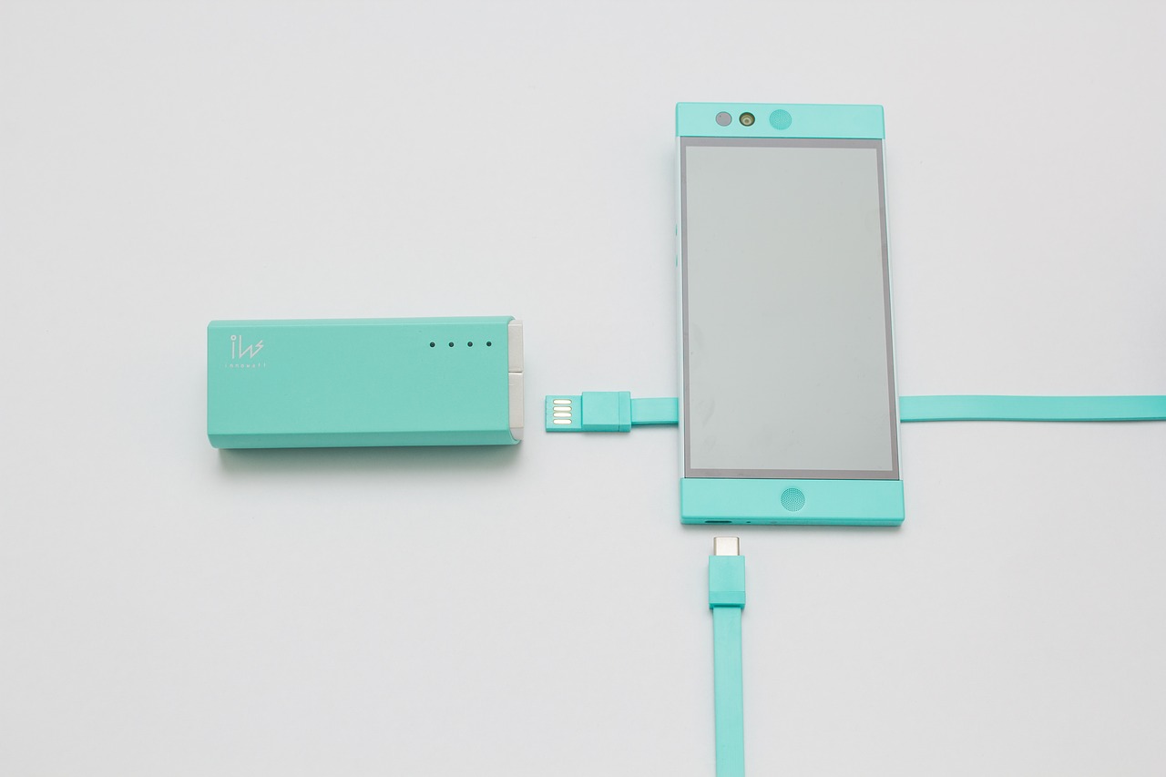 スマホの便利な周辺機器をおすすめカテゴリ別に3選で紹介 ビギナーズ スマホの便利な周辺機器をおすすめカテゴリ別に3選で紹介 ビギナーズ
