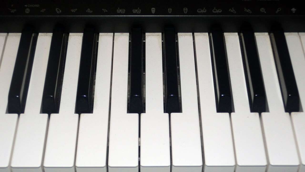 【価格別】おすすめの電子ピアノ7選！初心者から上級者向けまで紹介