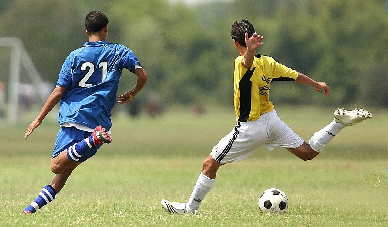 サッカーのシュートの種類は 練習方法やコツについても解説 ビギナーズ