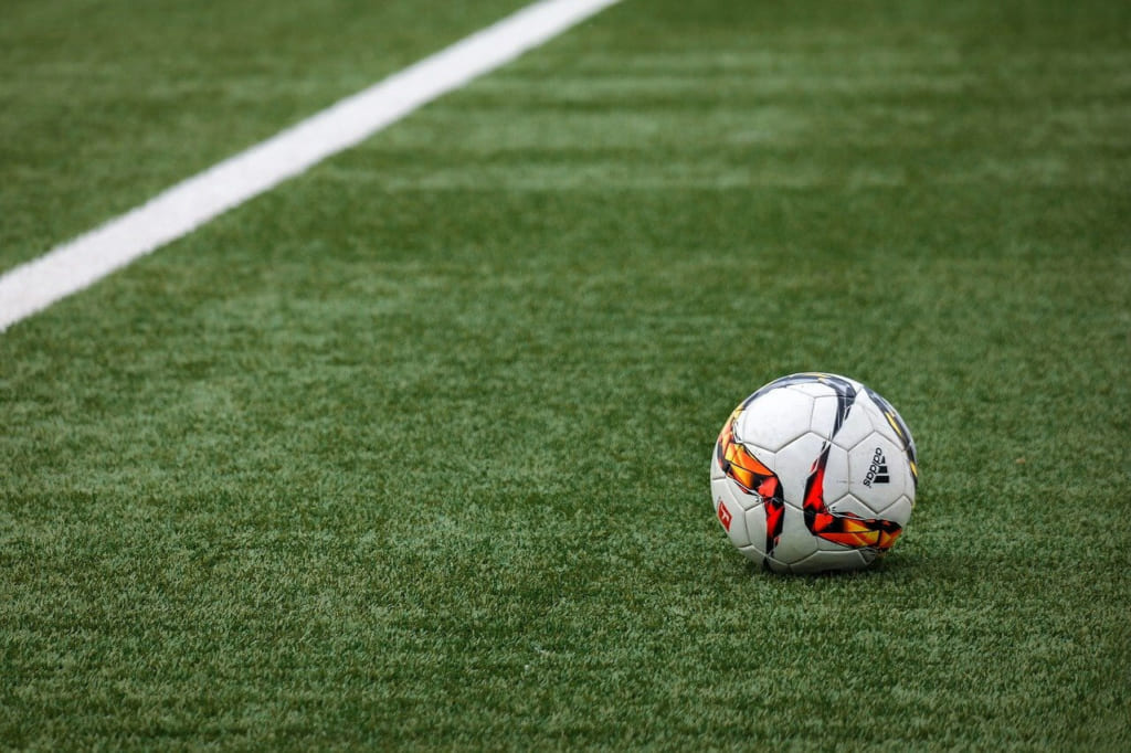 サッカーのリフティングボールのおすすめは?使用するメリットも解説 | ビギナーズ