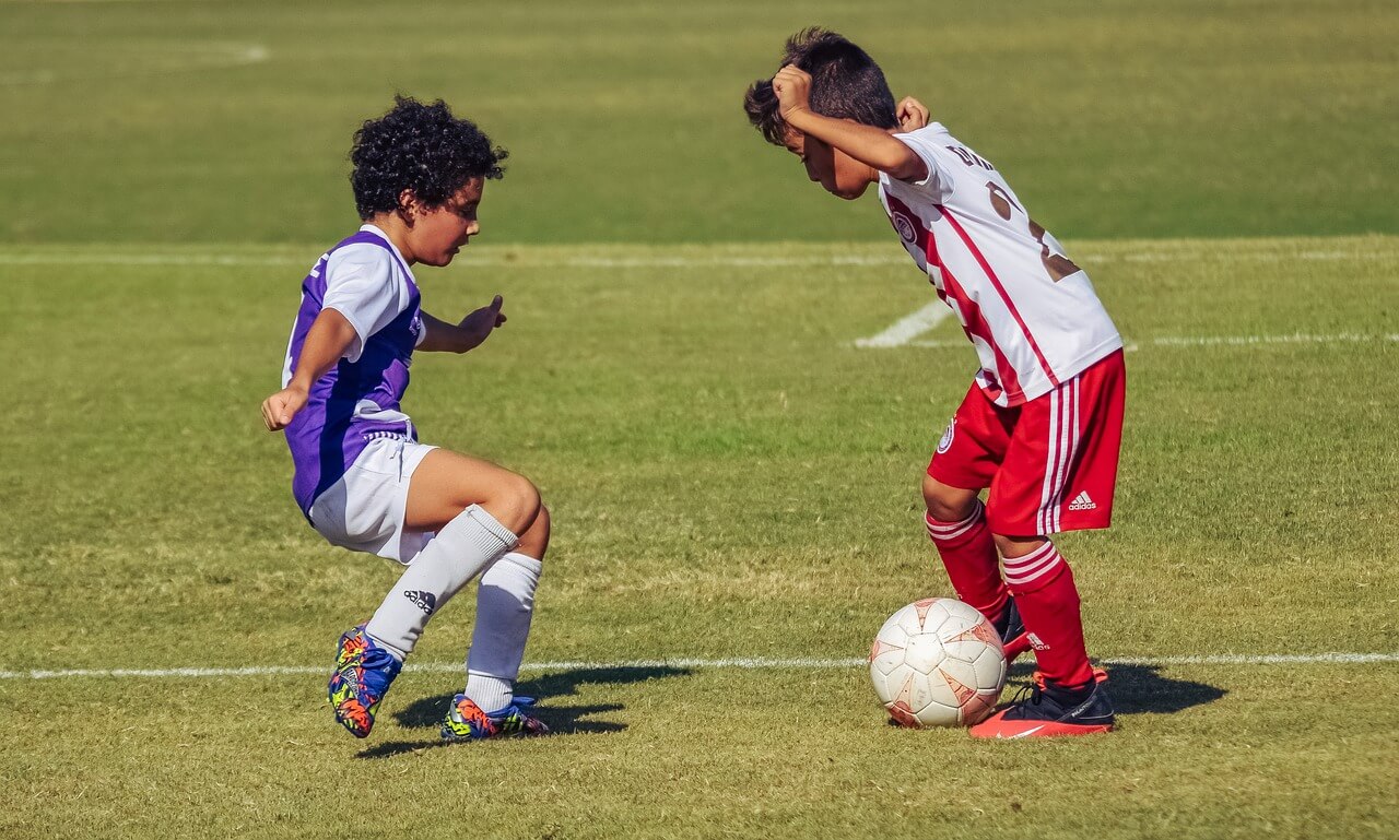 サッカーのディフェンスコツは?基本的なポイントを解説