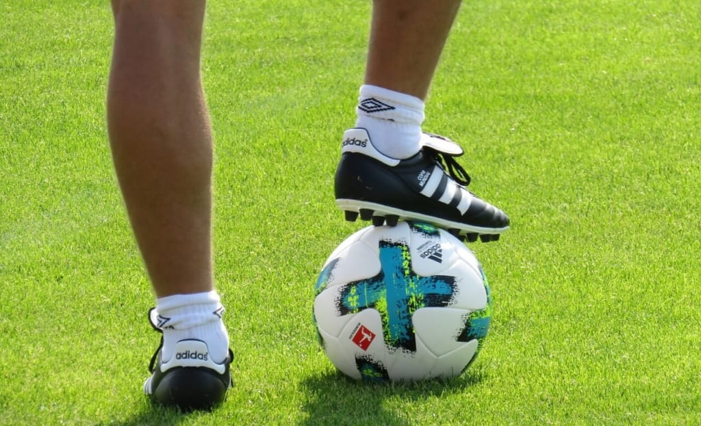 サッカーのリフティングボールのおすすめは 使用するメリットも解説 ビギナーズ
