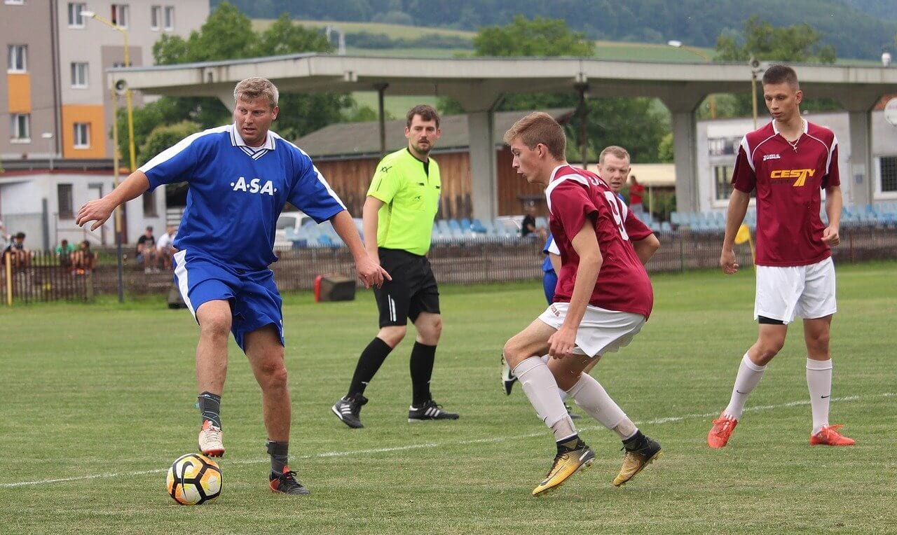 アジリティはサッカーに必要 その概要からトレーニング方法まで解説 ビギナーズ