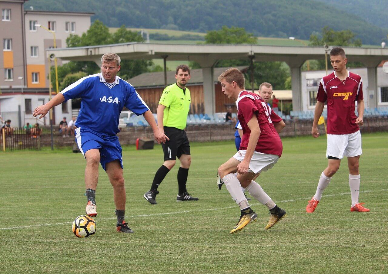 サッカーの基本ルールをわかりやすく解説 初心者もこれで安心 ビギナーズ