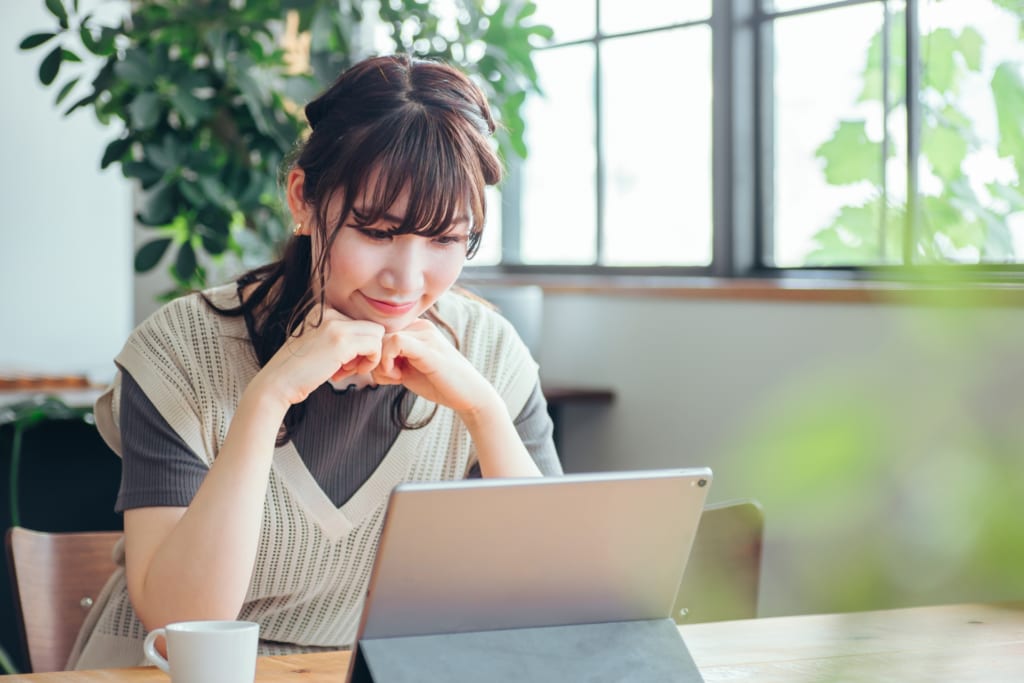 タブレット　女性