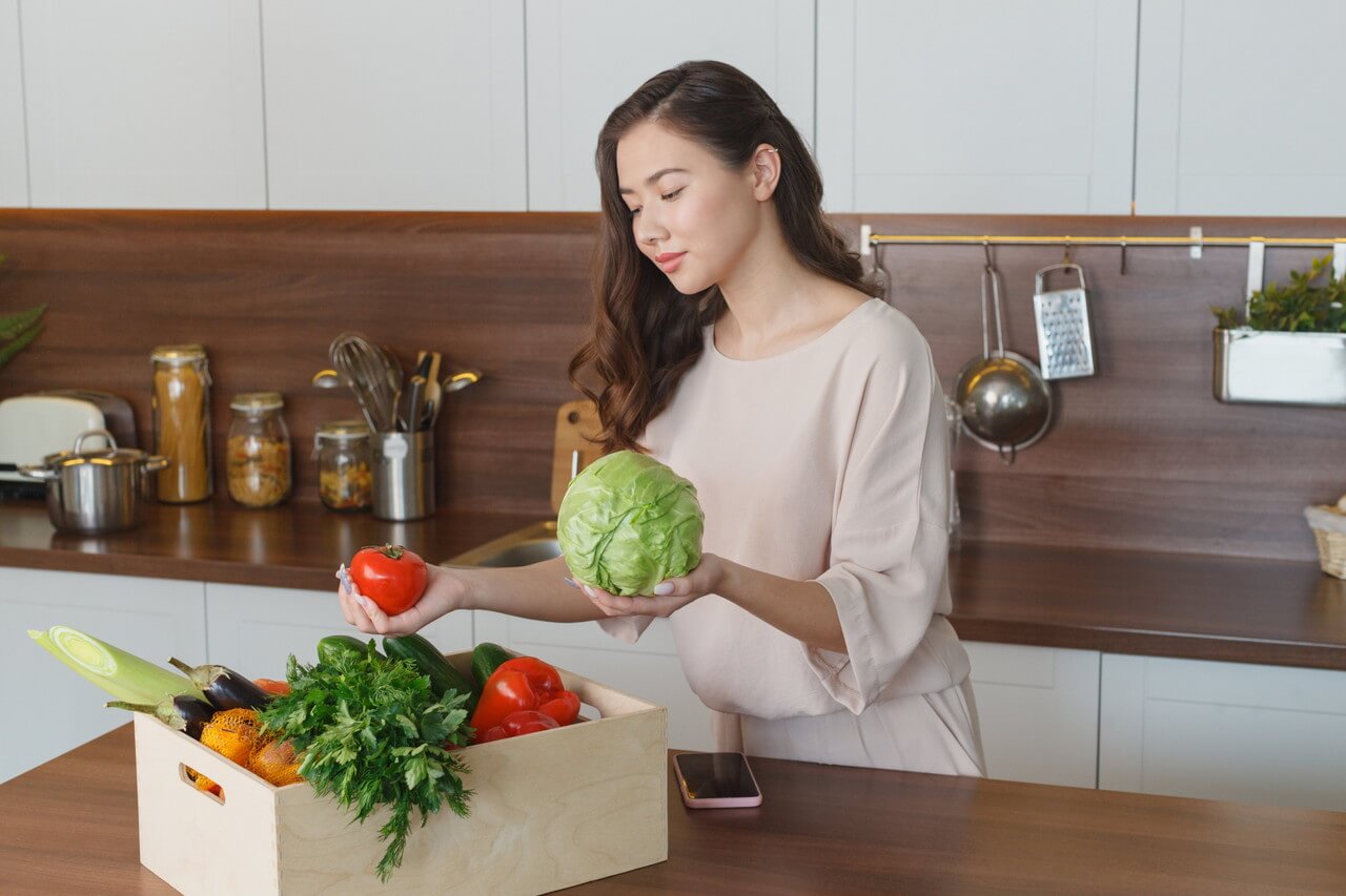 野菜　女性