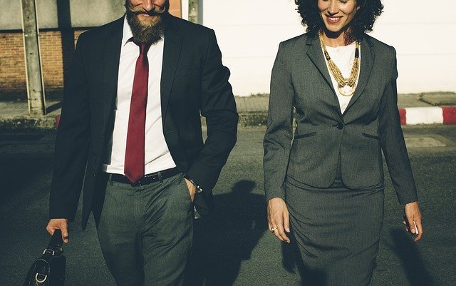 初出勤の服装とは?社会人からバイトの服装まで徹底解説